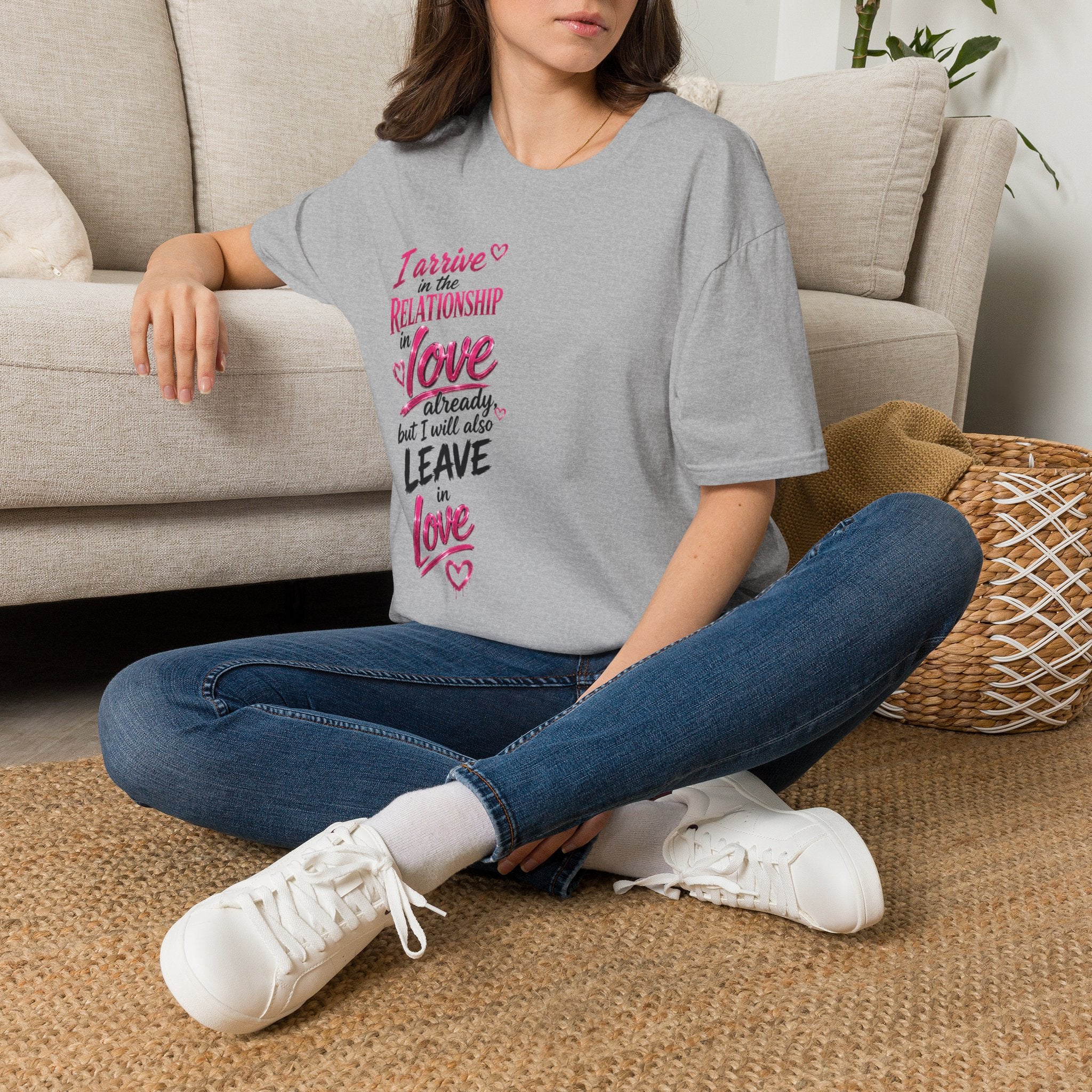Relationship In Love Graphic T-Shirt — "I Arrive in the Relationship in Love"