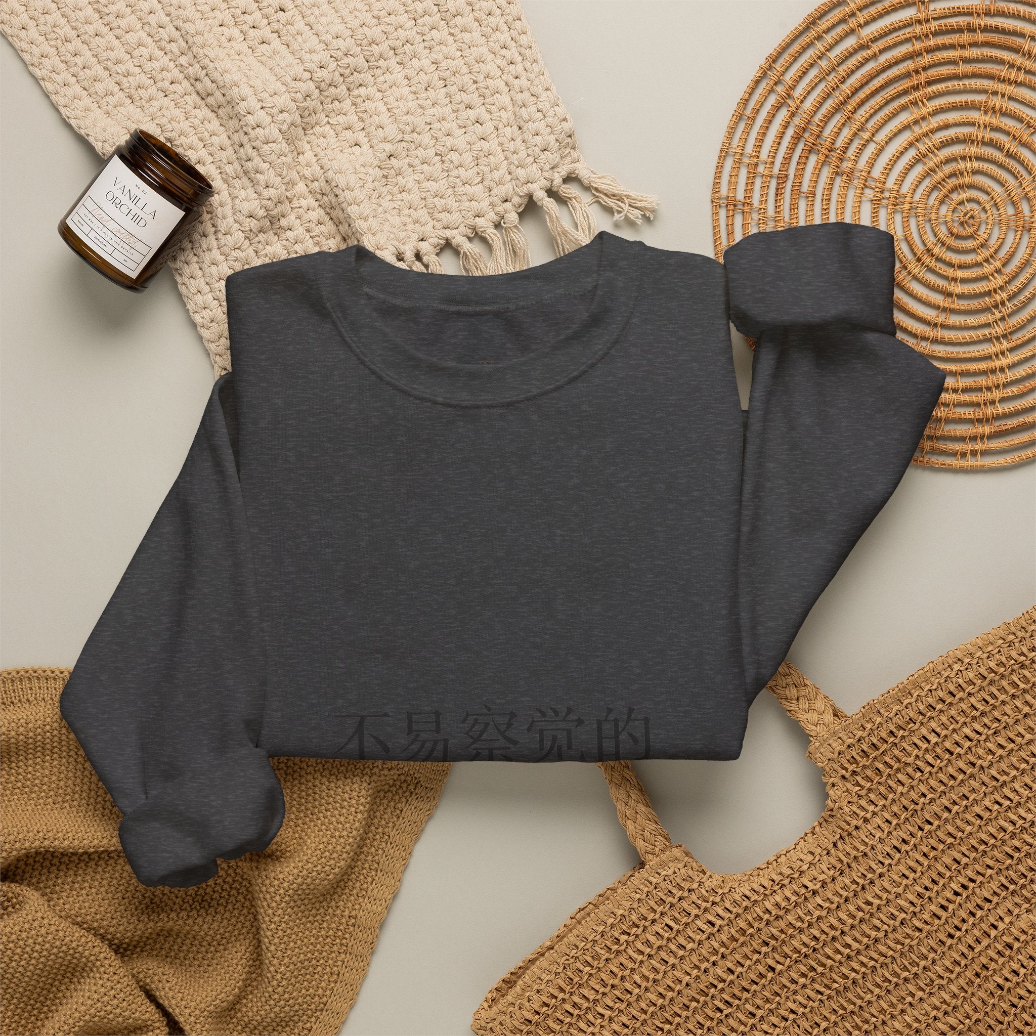 Minimalist Chinese Text Sweatshirt — 不易察觉的 Crewneck Pullover